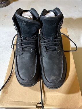 UGG Men's Black Nubuck Lace-Up Ankle Boots